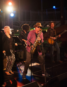 Jimmy Hall (center) on the Sandy Beaches Cruise. Photo by Laura Carbone