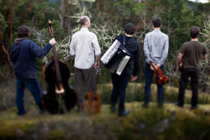 TheBills-HIRES-behind-colour